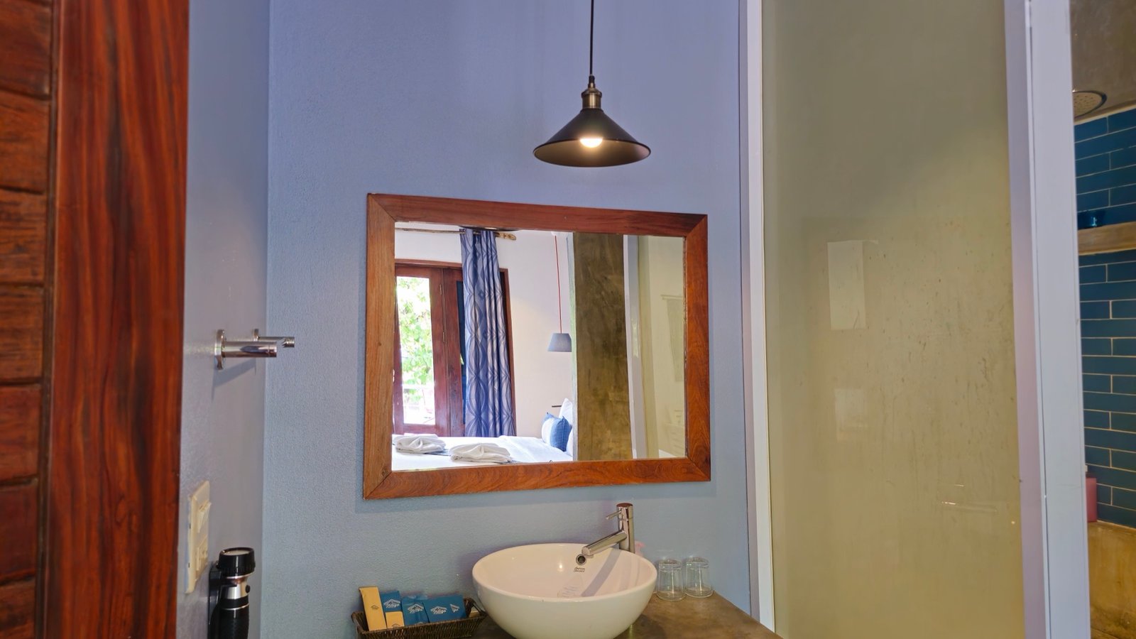 Deluxe Twin Room en-suite bathroom with vessel sink
